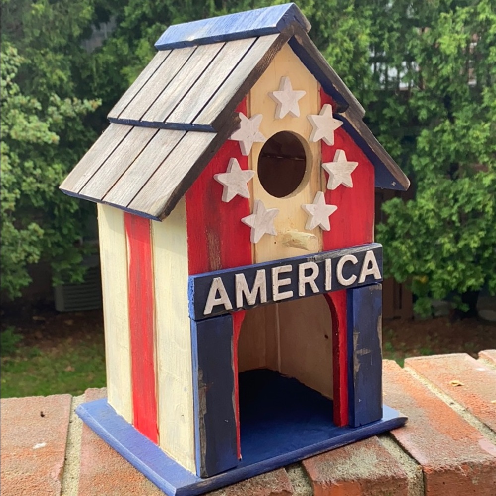 🇺🇸⭐️”America” handpainted birdhouse